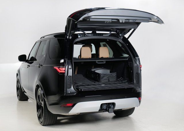 2023 Land Rover Discovery Metropolitan Edition photo 29