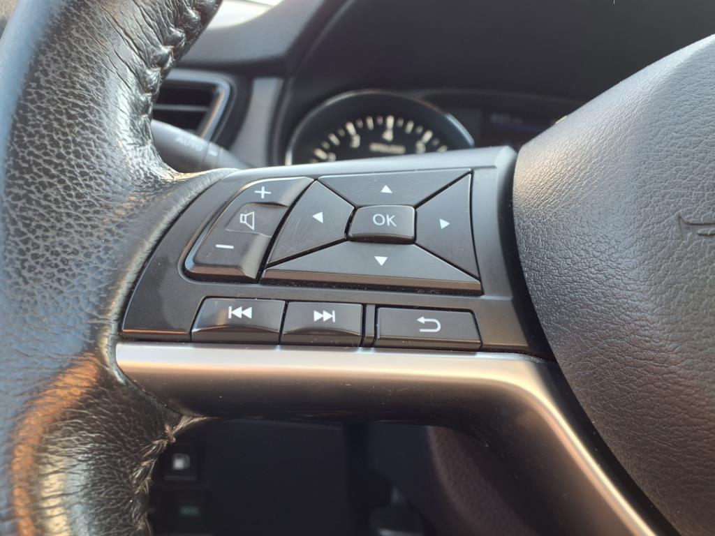 2018 Nissan Rogue SV photo 16