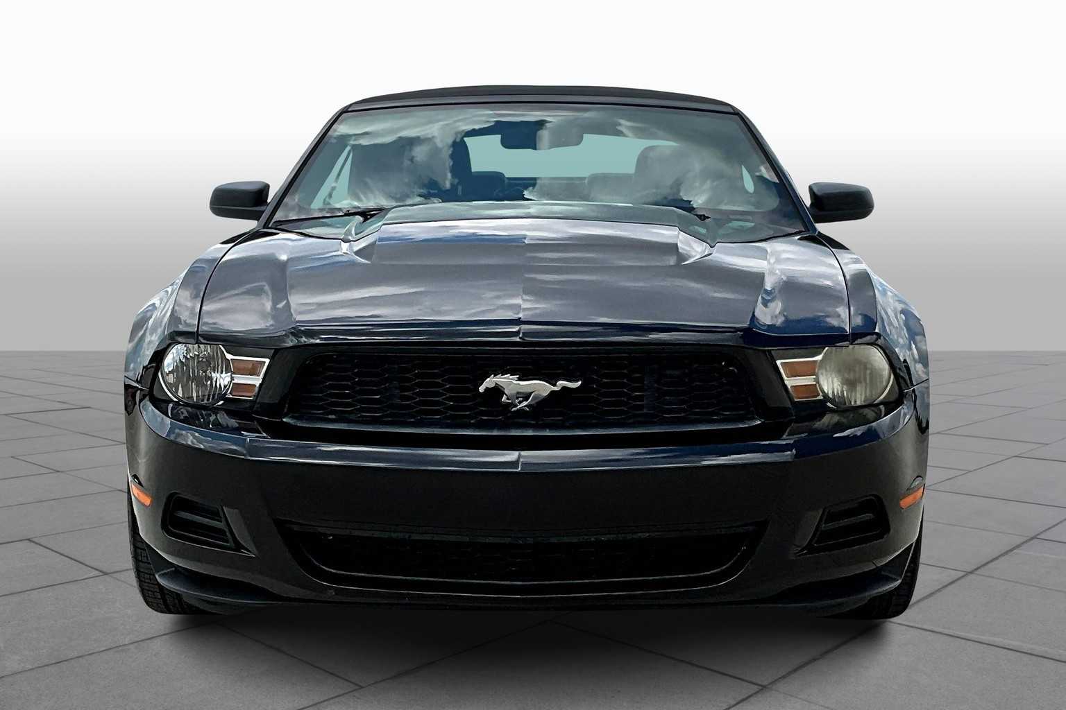 2010 Ford Mustang V6 Convertible photo 3