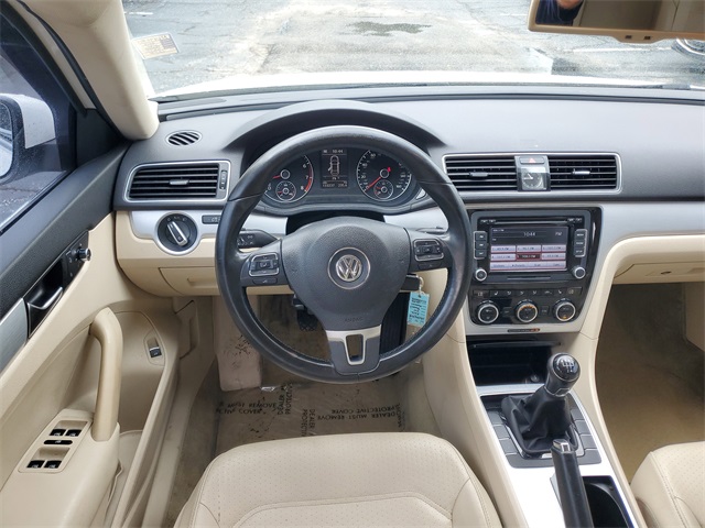 2012 Volkswagen Passat SE photo 19