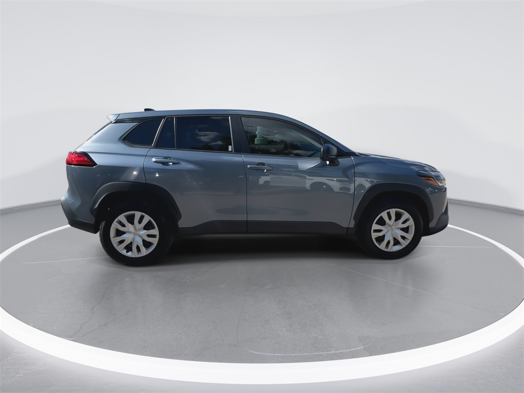 2022 Toyota Corolla Cross L photo 9