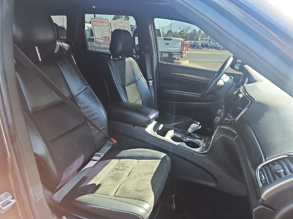 2020 Jeep Grand Cherokee Altitude photo 12