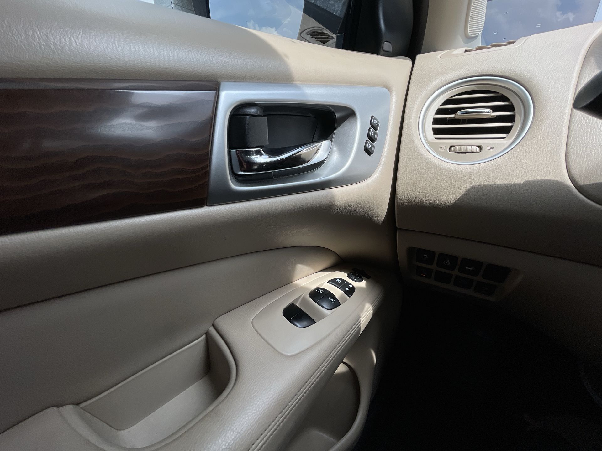 2019 Nissan Pathfinder Platinum photo 50