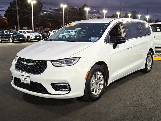 2024 Chrysler Pacifica Touring L photo 4