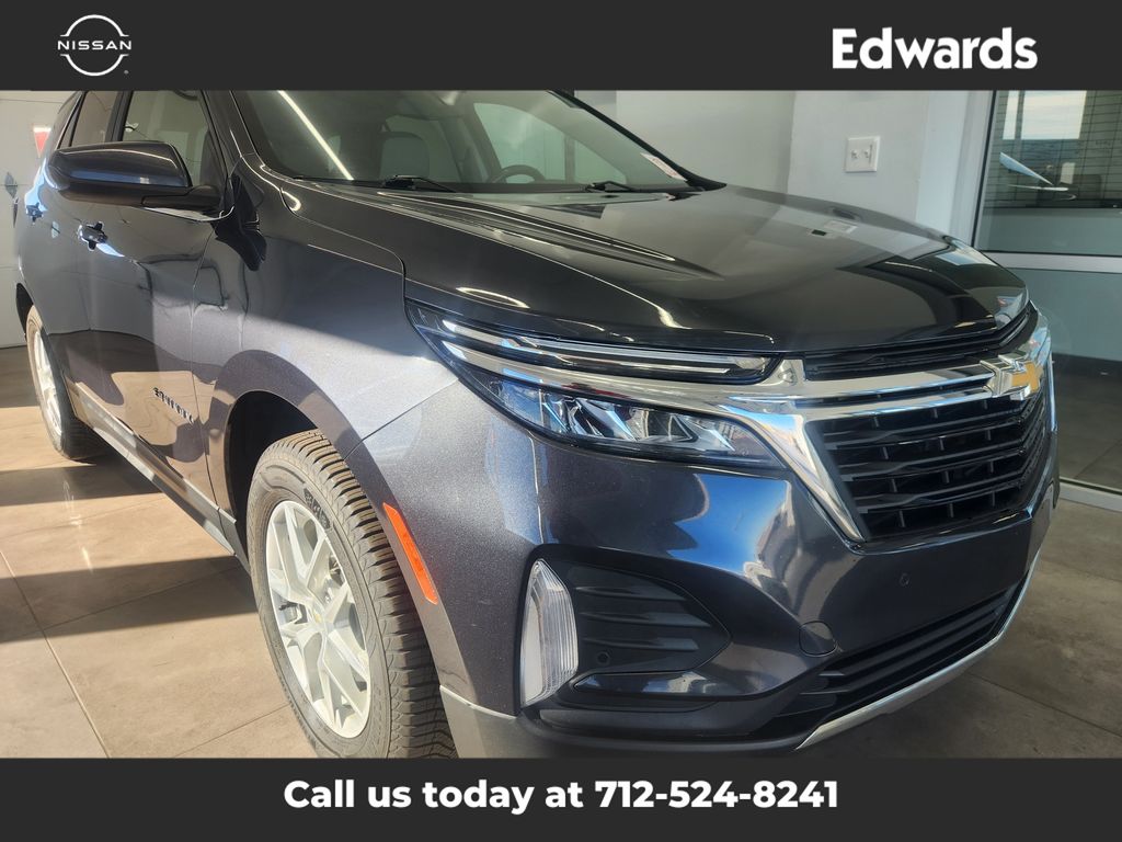 2022 Chevrolet Equinox LT photo 2