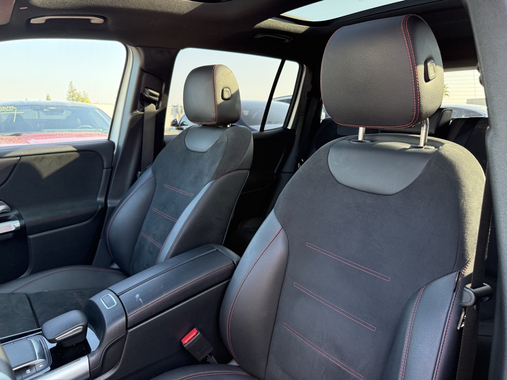 2023 Mercedes Benz GLB 250 photo 4