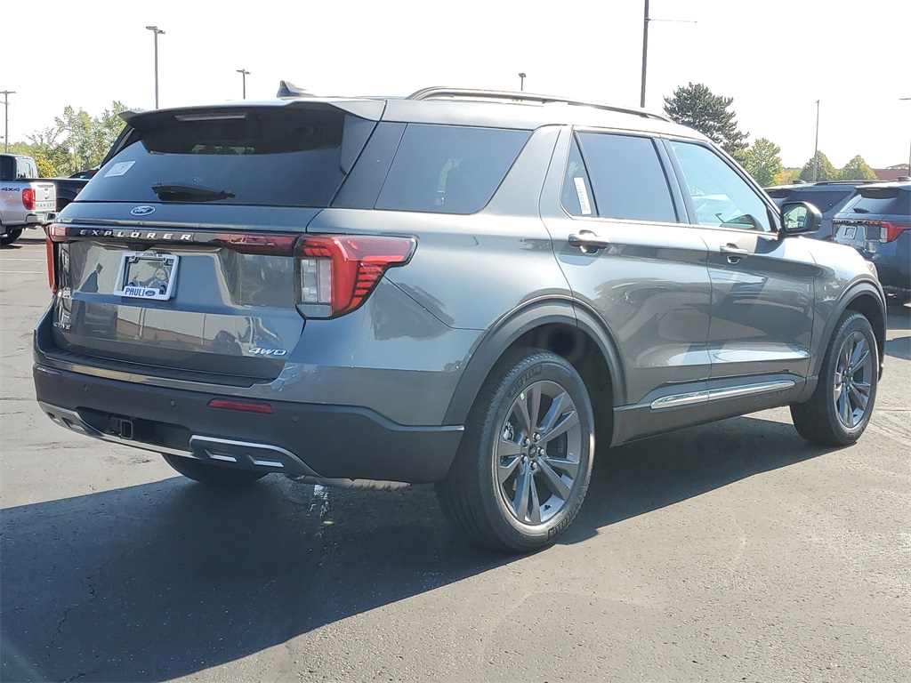 2025 Ford Explorer photo 5