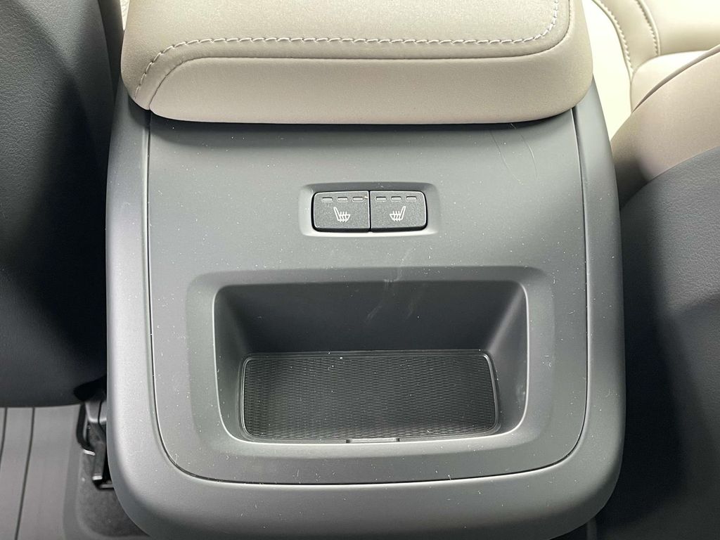 2026 Volvo XC60 B5 Core photo 2