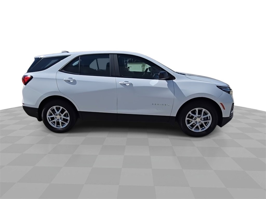 2024 Chevrolet Equinox LS photo 8