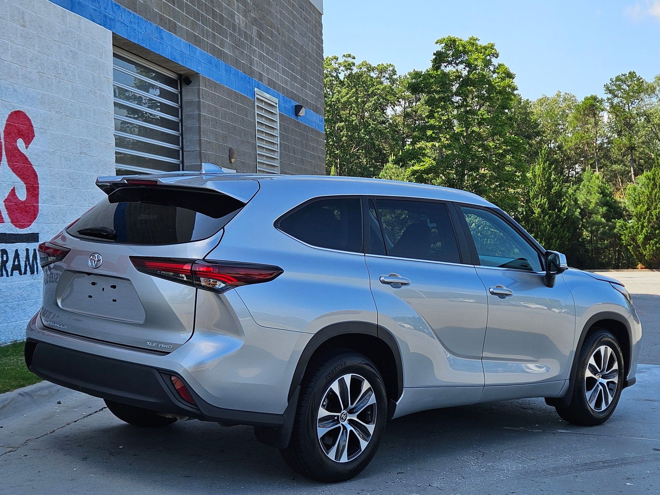 2024 Toyota Highlander XLE photo 7