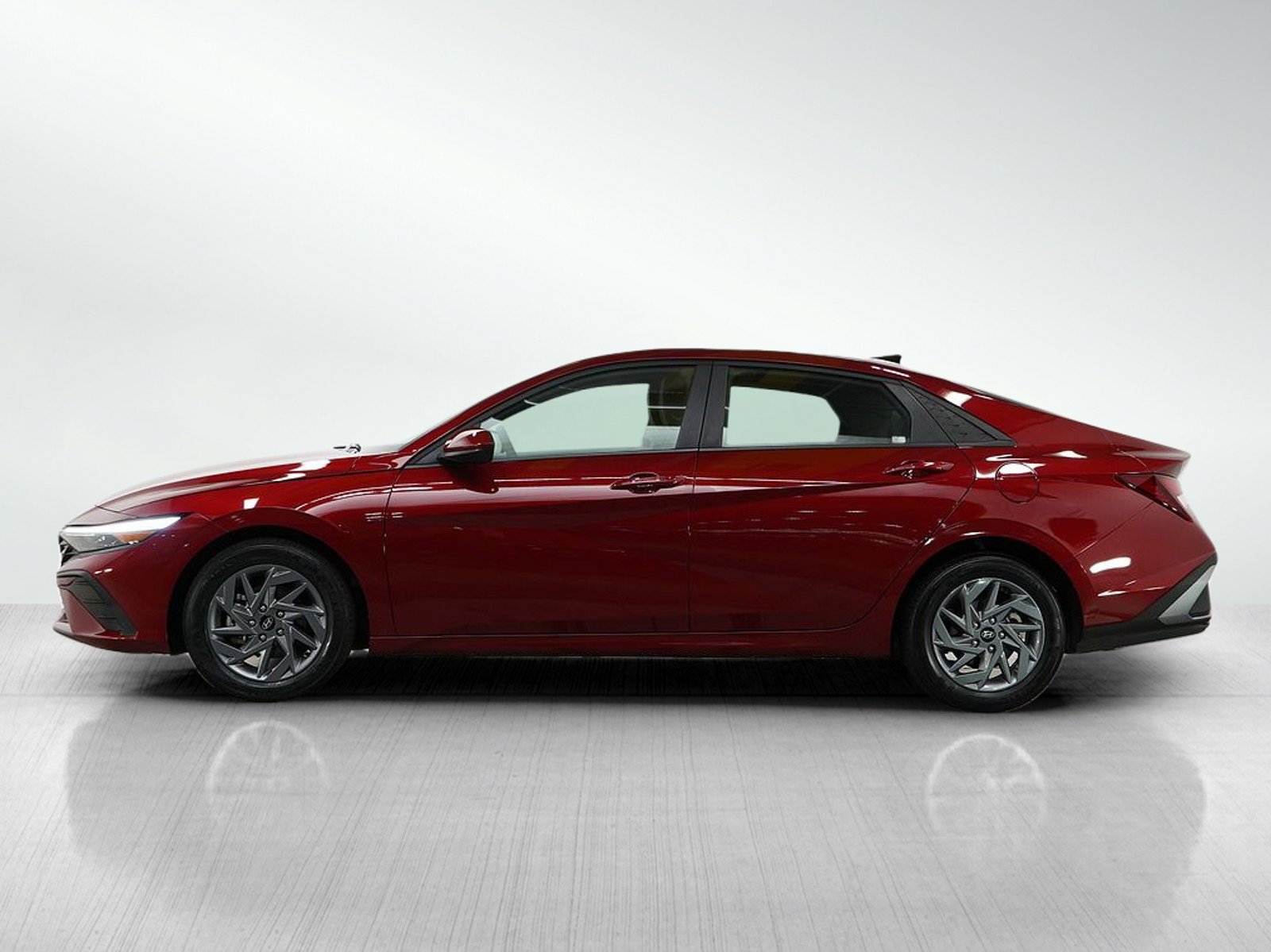 Used 2024 Hyundai Elantra SEL with VIN KMHLM4DG0RU671928 for sale in Minneapolis, Minnesota
