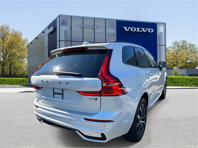 2025 Volvo XC60 B5 Core photo 2