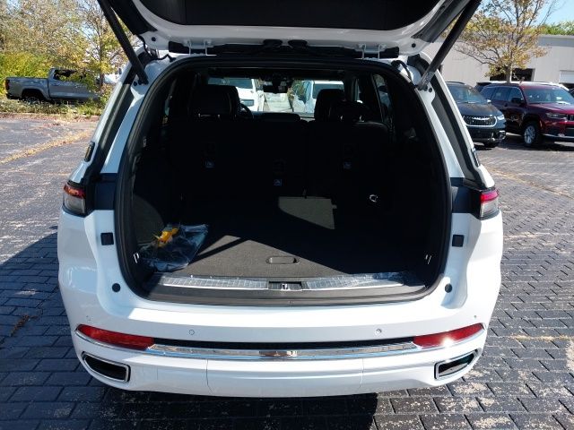 2025 Jeep Grand Cherokee Overland photo 19
