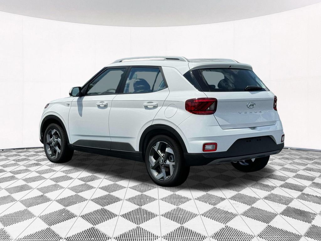 2025 Hyundai Venue SEL photo 3