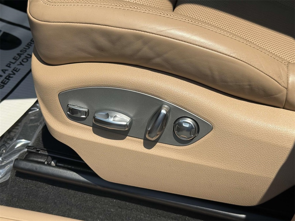 2022 Porsche Macan Base photo 21