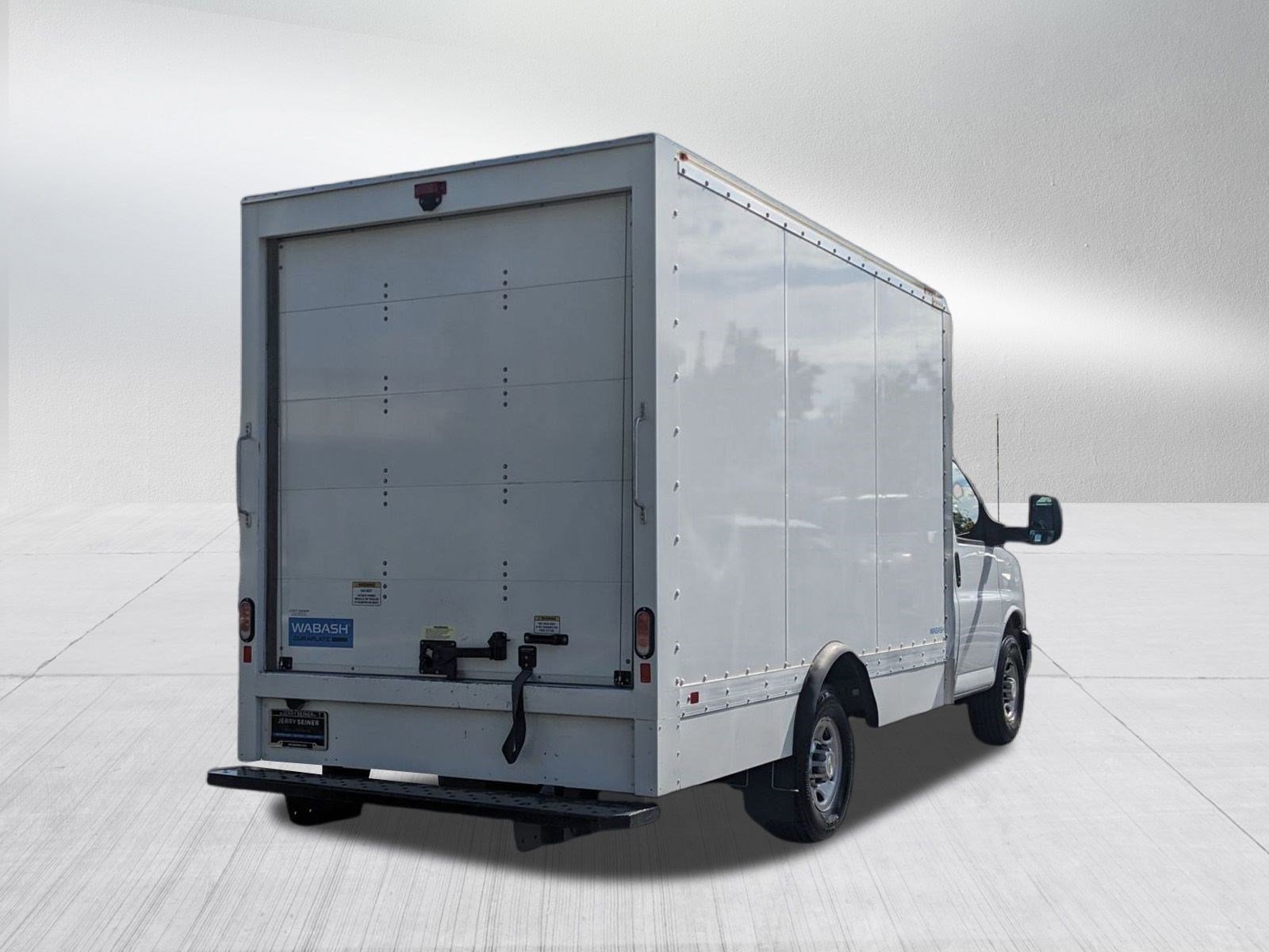 2023 Chevrolet Express Cutaway 3500 photo 4