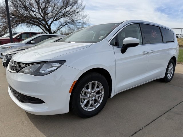 2023 Chrysler Voyager LX photo 2
