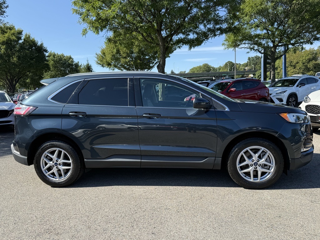 2022 Ford Edge SEL photo 5
