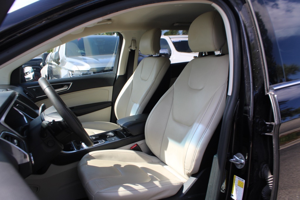 2019 Ford Edge Titanium photo 4