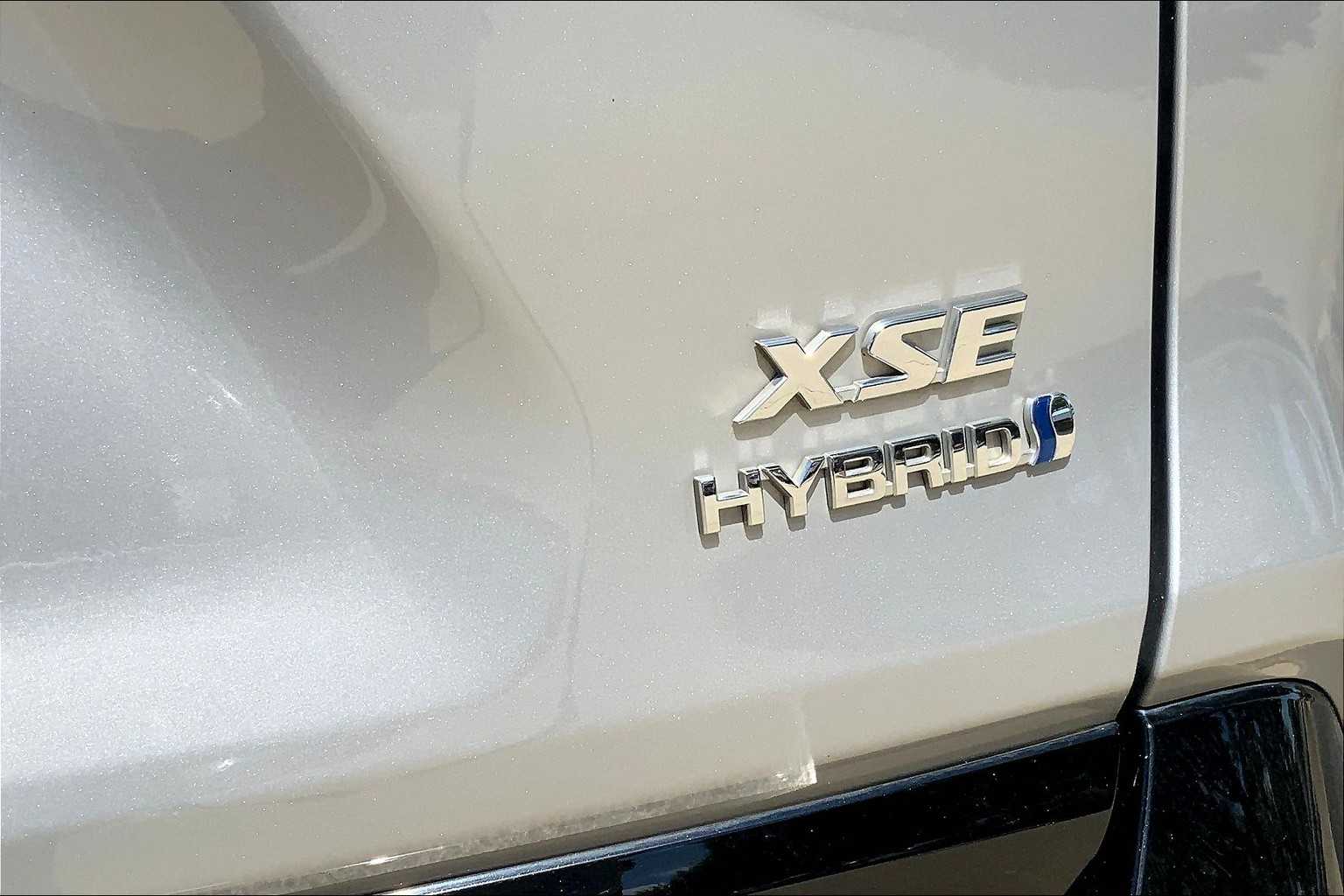 2021 Toyota RAV4 Hybrid XSE photo 7