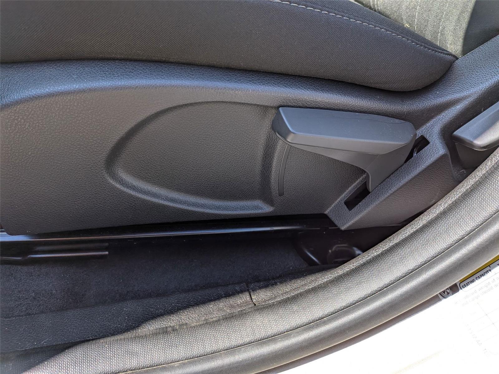 2018 Ford Focus SE photo 13