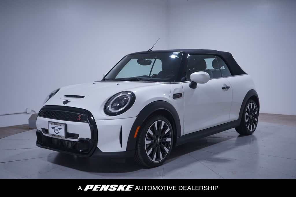2023 MINI Convertible S's photo