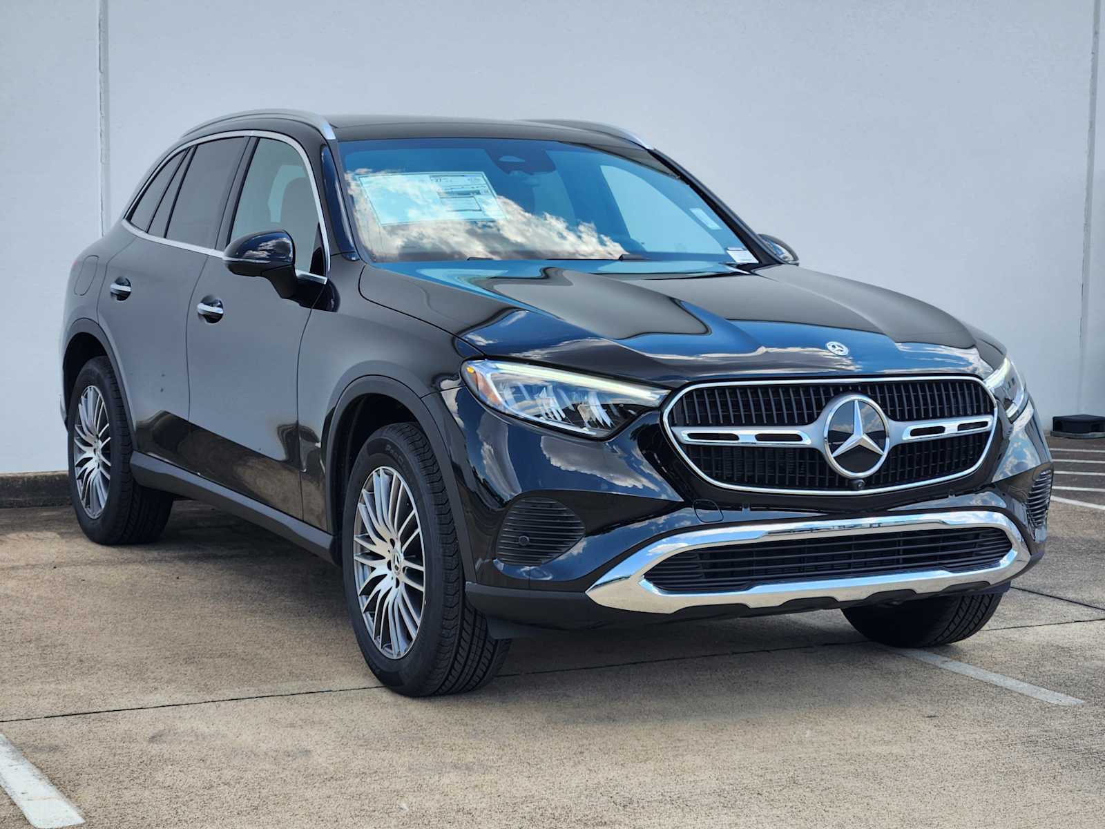 2026 Mercedes Benz GLC 300 photo 2