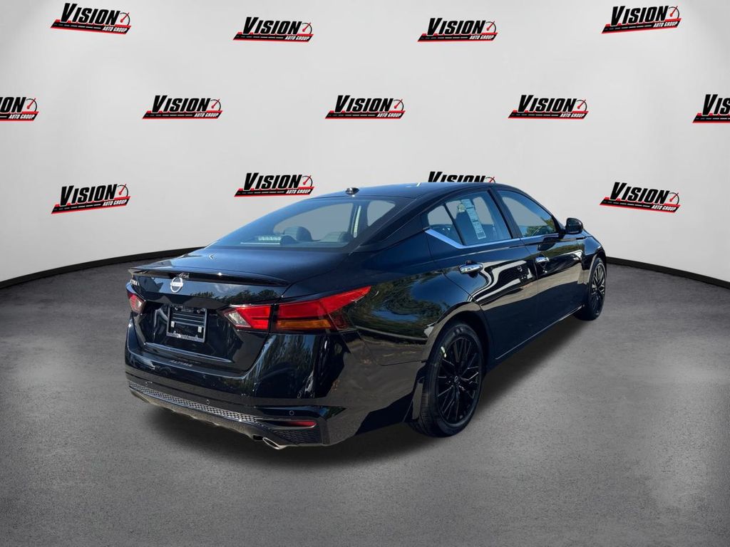 2025 Nissan Altima 2.5 SV photo 5