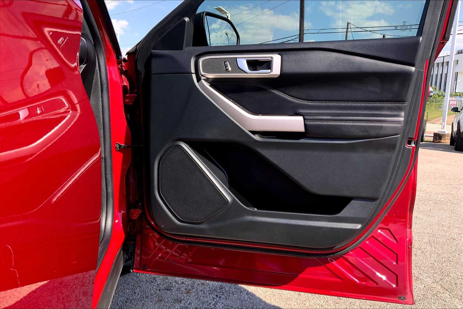 2023 Ford Explorer XLT photo 19