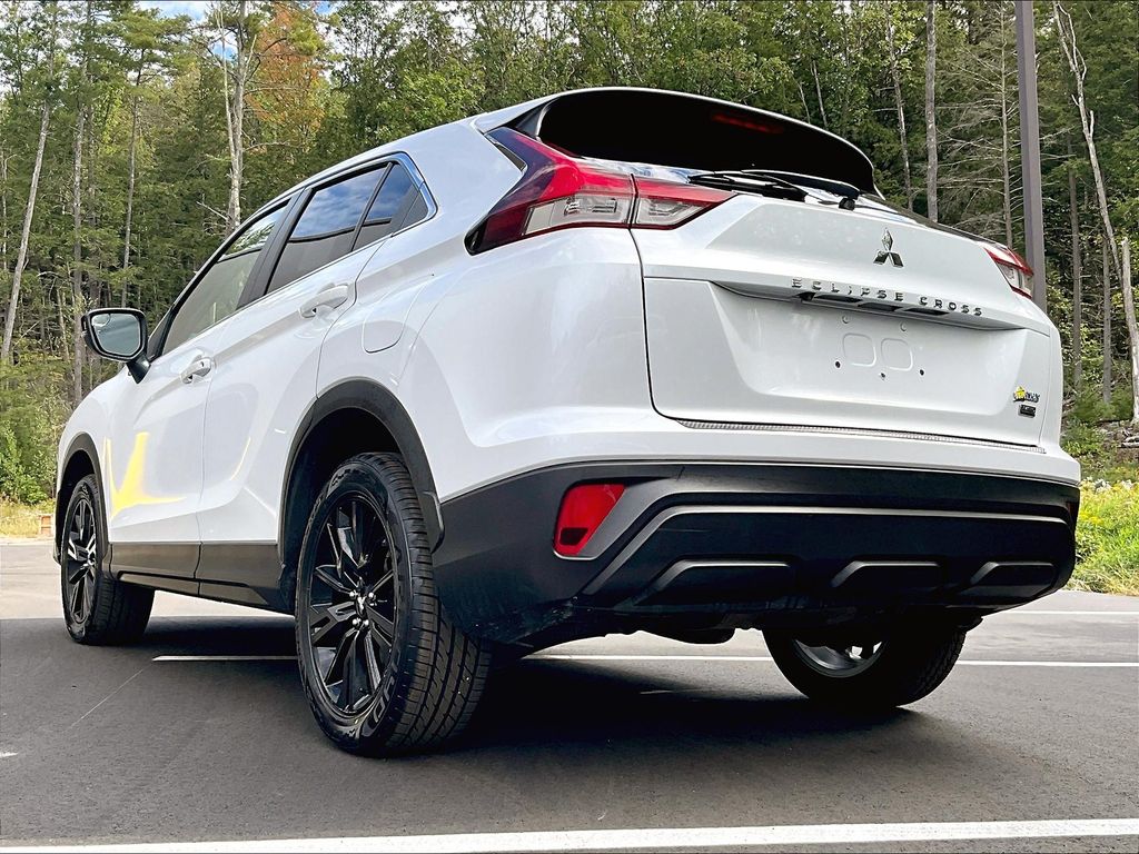 2023 Mitsubishi Eclipse Cross LE photo 4