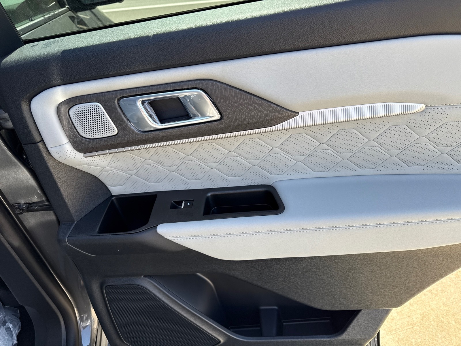 2025 Ford Explorer Platinum photo 8
