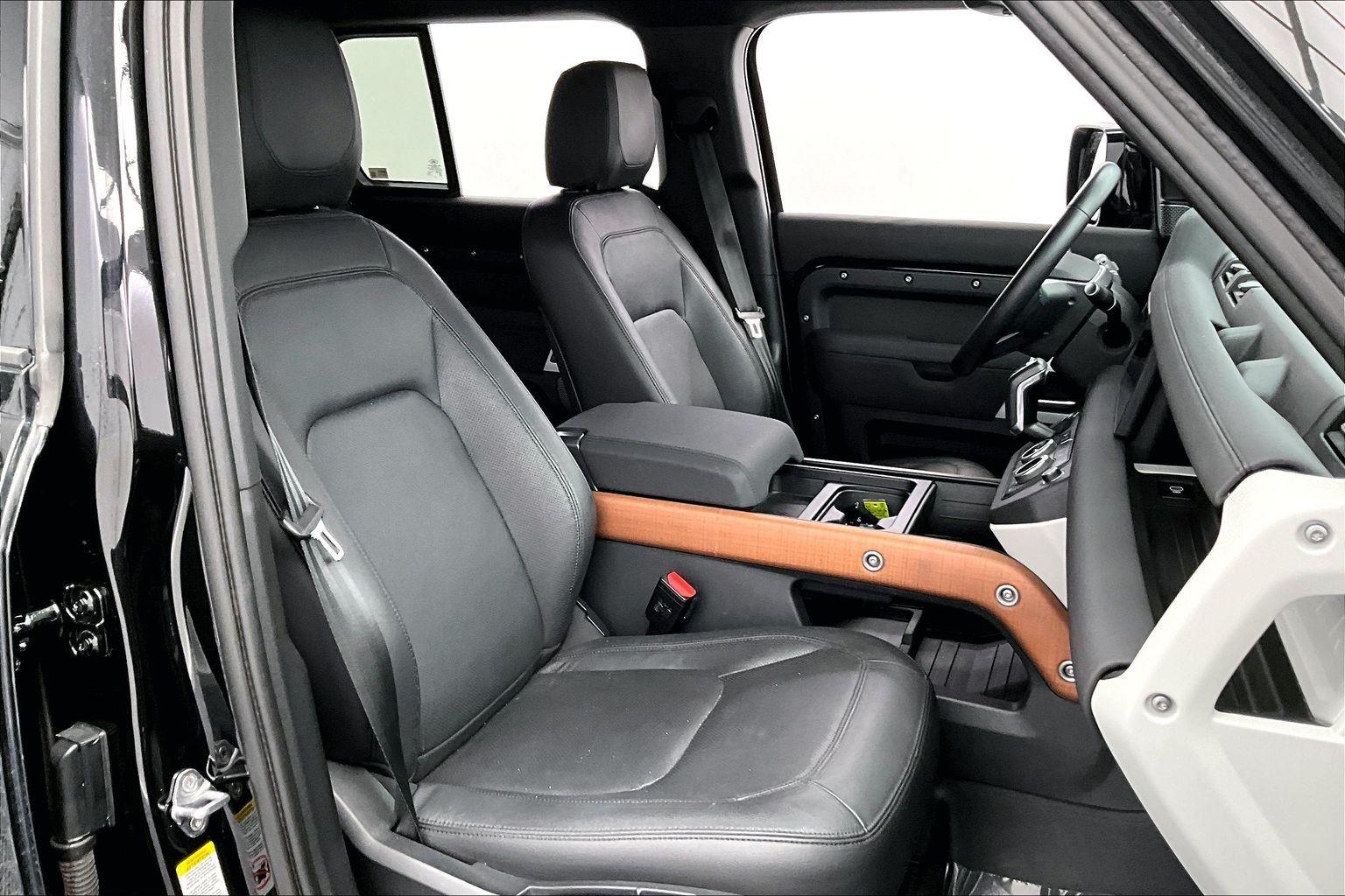 2023 Land Rover Defender S 110 photo 4