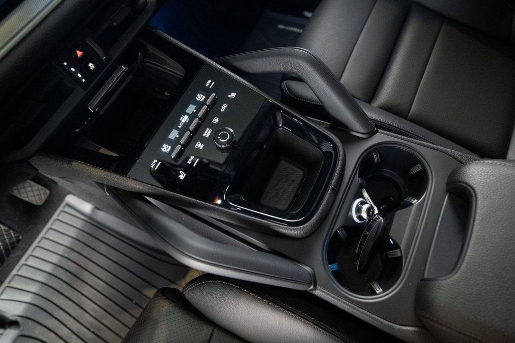 2024 Porsche Cayenne photo 21