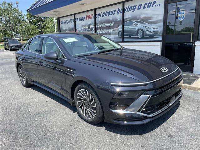 2025 Hyundai Sonata Hybrid SEL photo 2