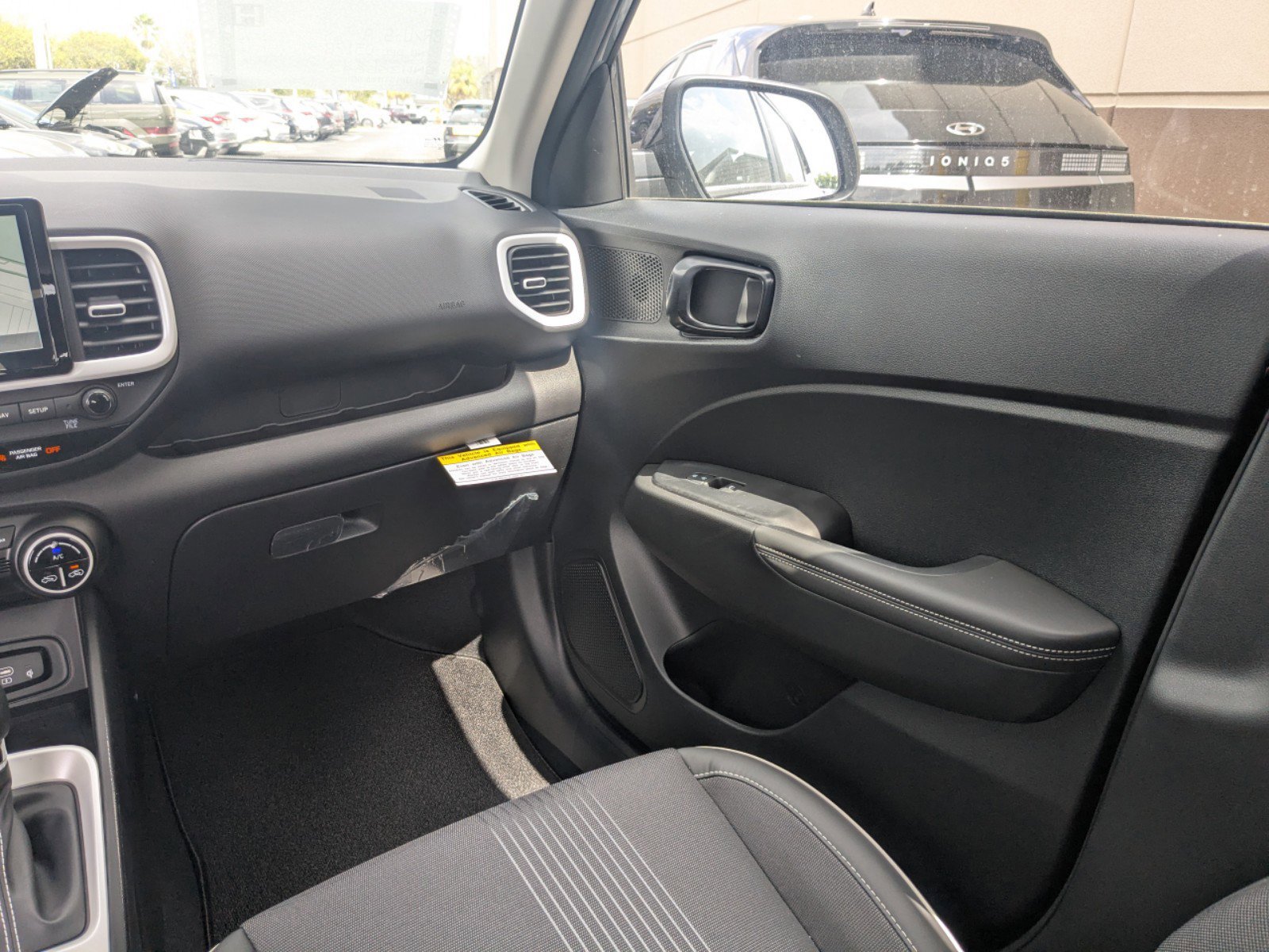 2025 Hyundai Venue SEL Limited photo 14