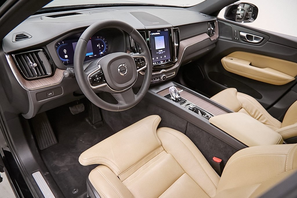 2023 VOLVO XC60 - Image 11