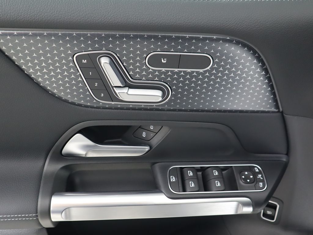 2025 Mercedes Benz EQB 350 4MATIC photo 22