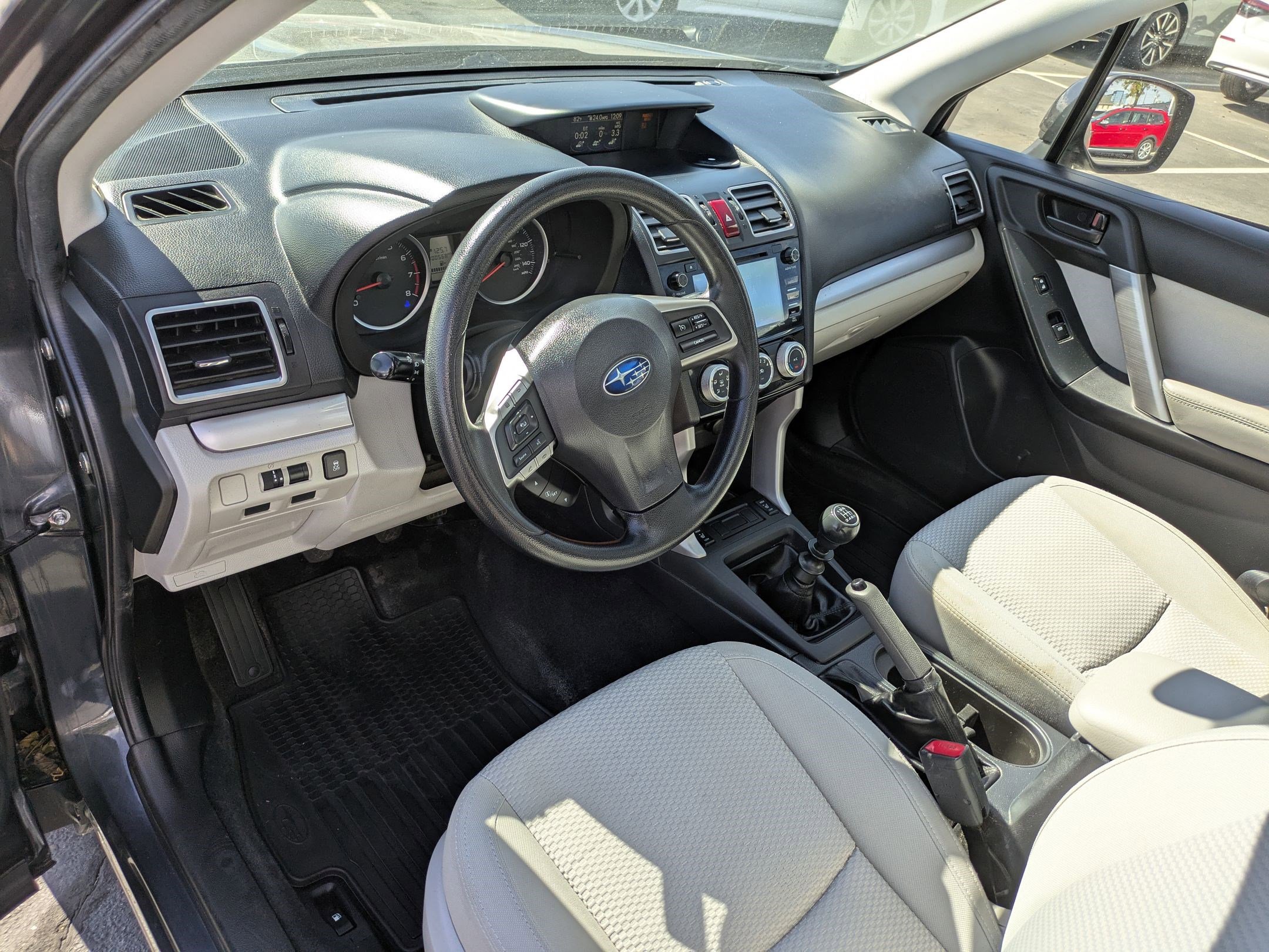 2016 Subaru Forester 2.5i Premium photo 13
