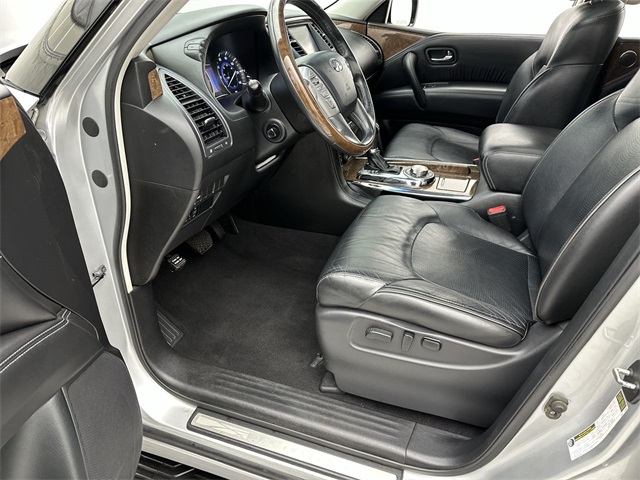 2017 Infiniti QX80 Base photo 3