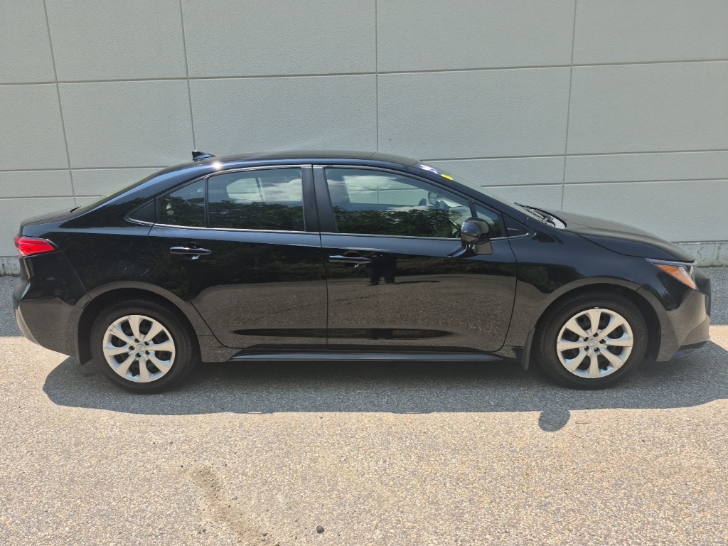 2024 Toyota Corolla LE photo 3