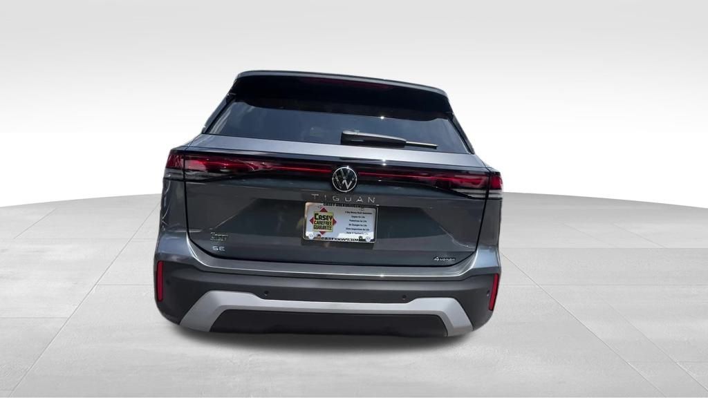 2025 Volkswagen Tiguan SE photo 4