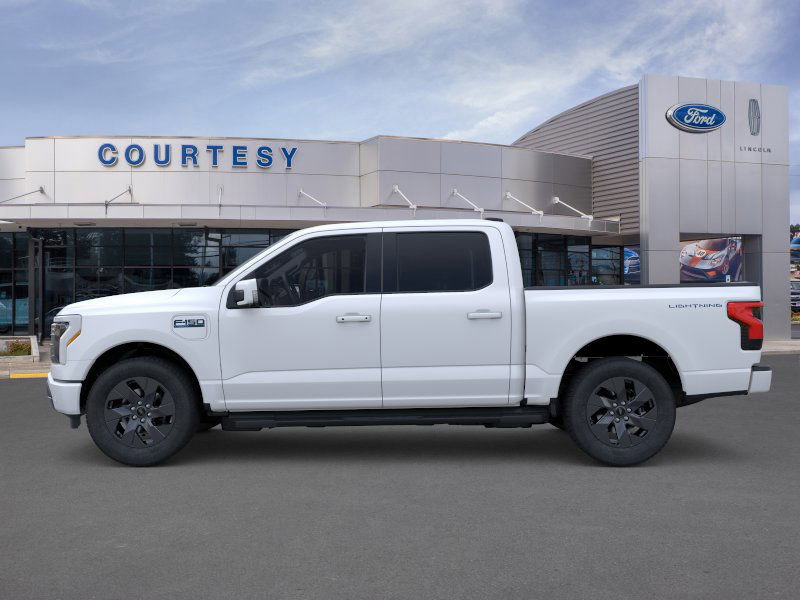 2025 Ford F-150 Lightning Lariat photo 3