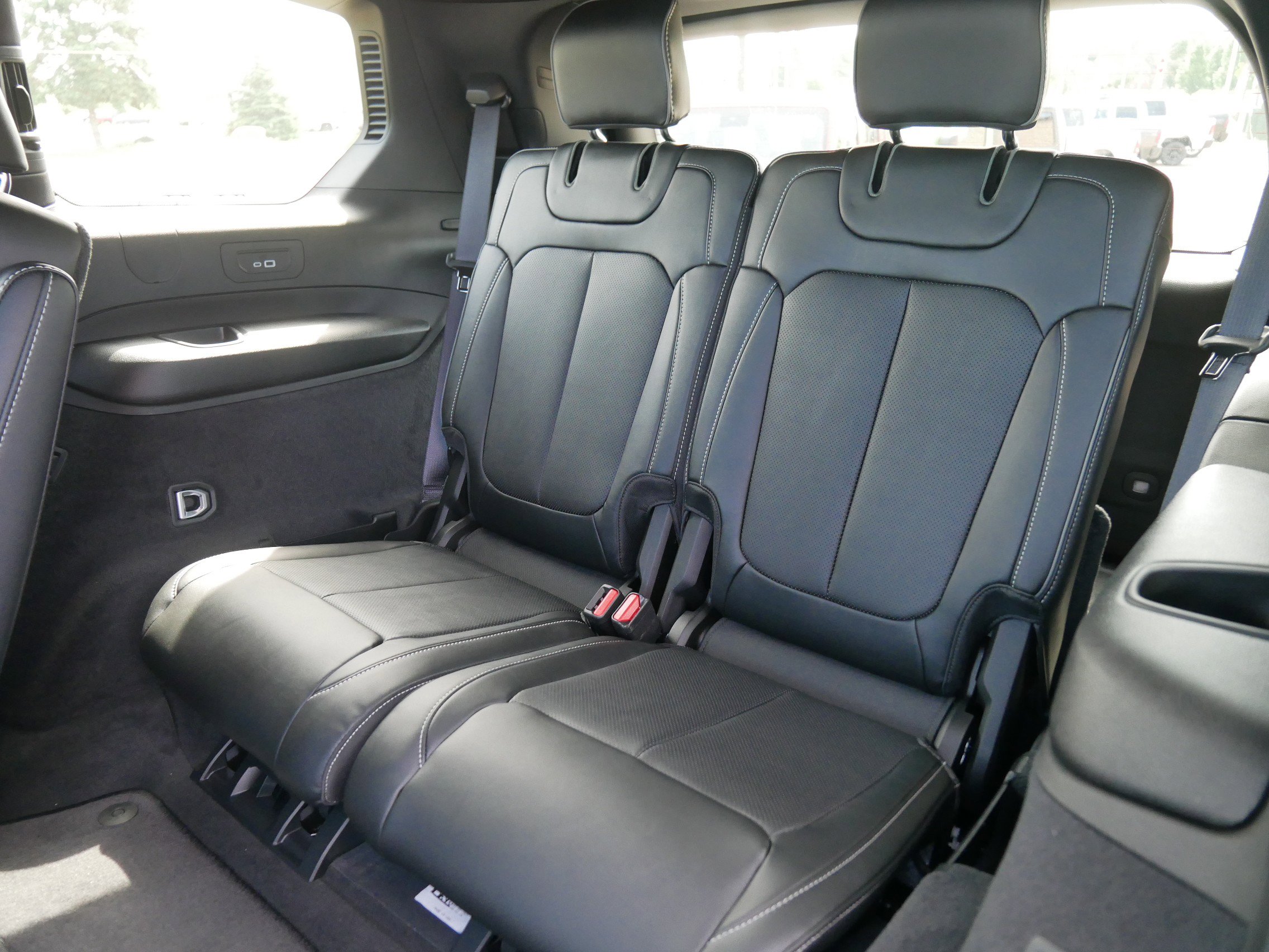 2025 Jeep Grand Cherokee Overland photo 8