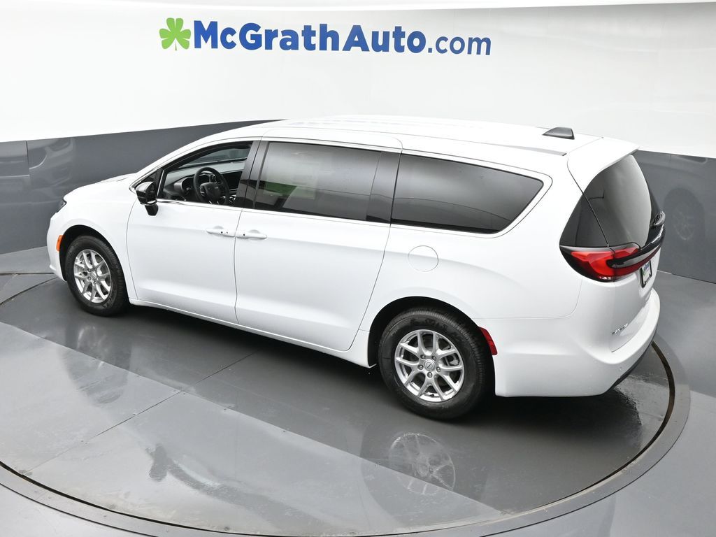 2026 Chrysler Pacifica photo 26