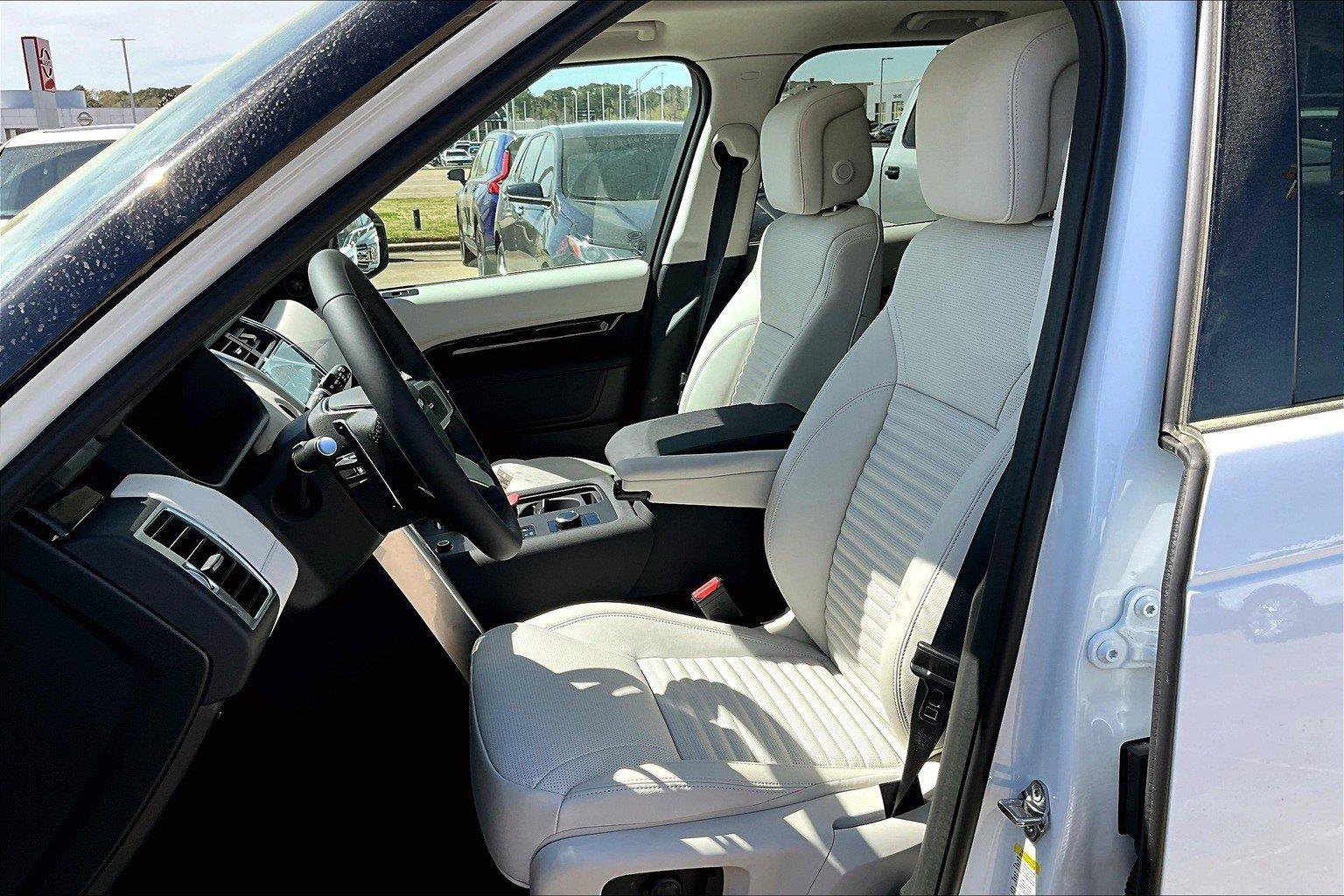 2025 Land Rover Discovery S photo 7