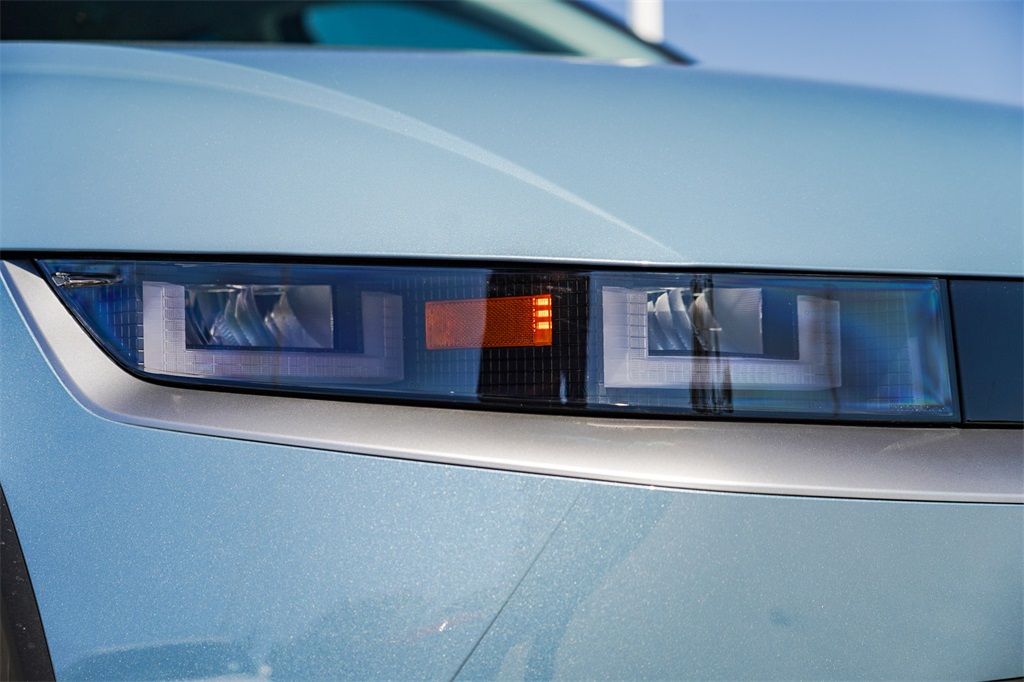 2025 Hyundai Ioniq 5 SE photo 2