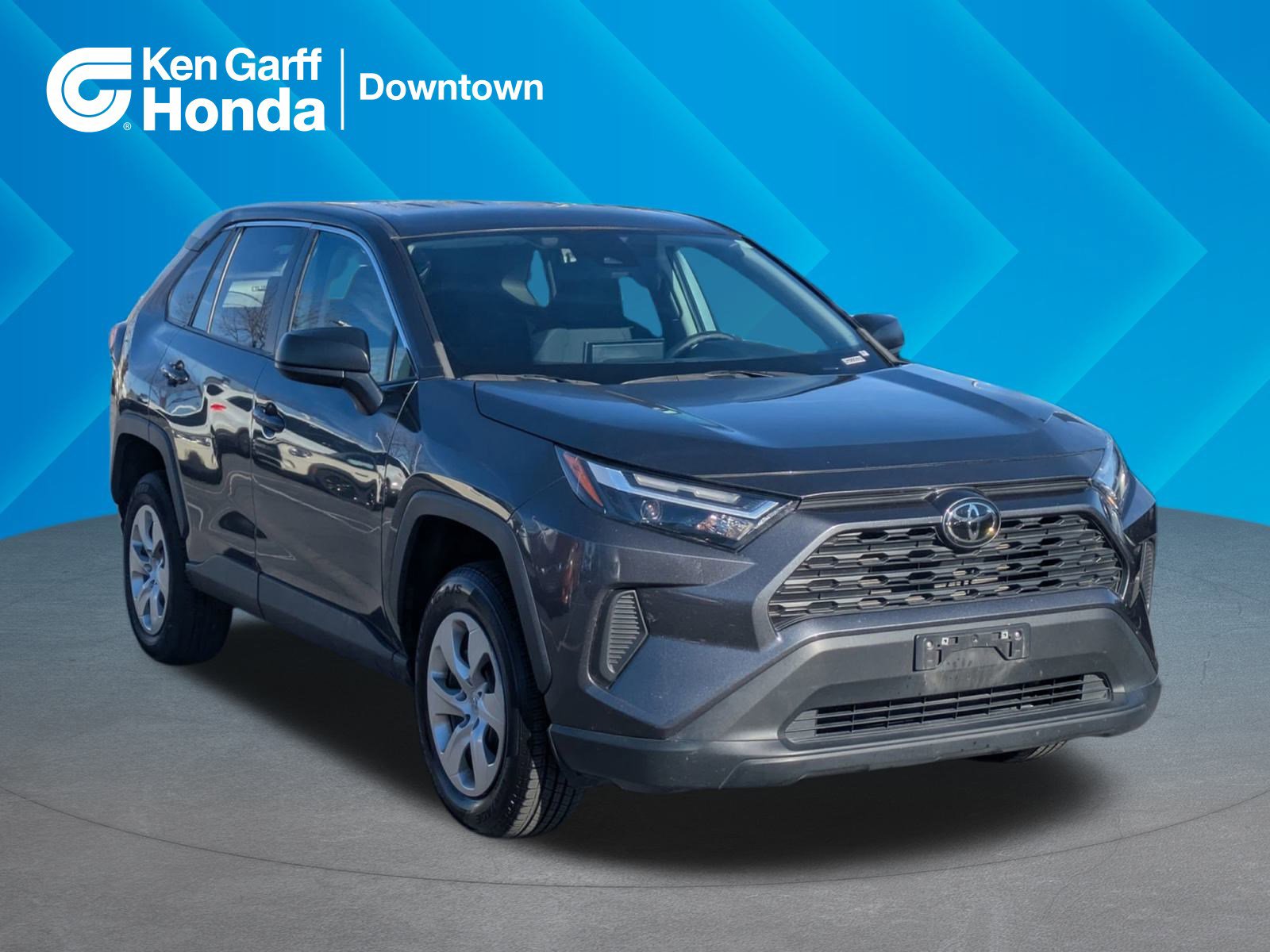 2023 Toyota RAV4 LE's photo