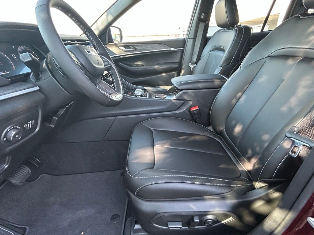 2025 Jeep Grand Cherokee Limited photo 8