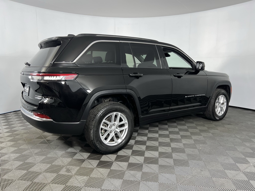 2023 Jeep Grand Cherokee Laredo Altitude photo 4