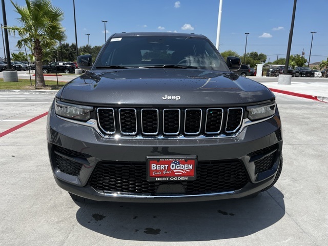 2025 Jeep Grand Cherokee Laredo X photo 2